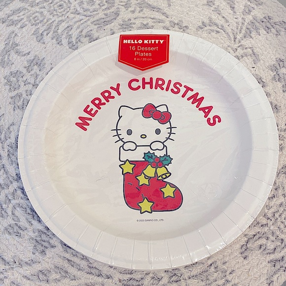 🎄🎀Hello Kitty Set of Disposable Paper Plates, Cups, Napkins & Beverage Napkins - Picture 3 of 7